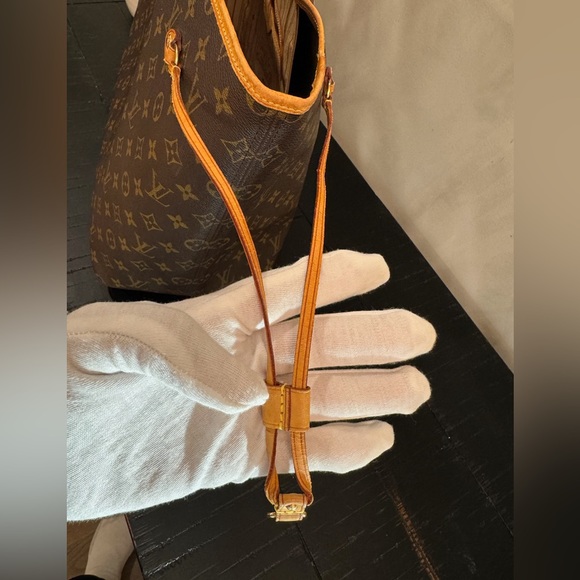 SOLD-Louis Vuitton Monogram Neverfull GM - Picture 5 of 11
